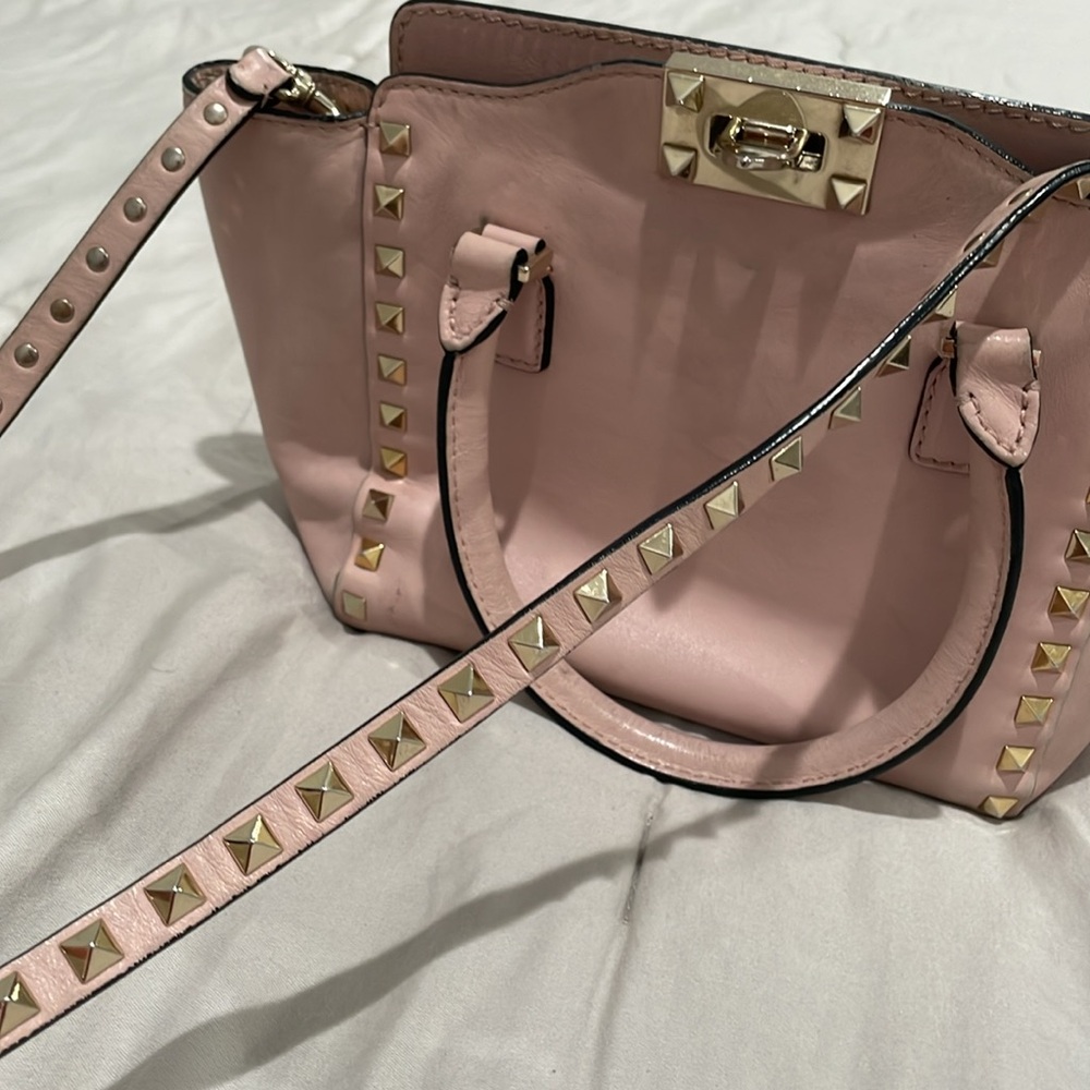 Valentino hand bag in dusty pink - missing a stud - Picture 8 of 12